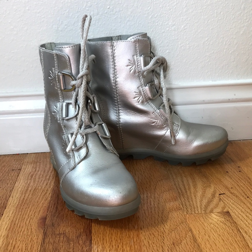Size 3, Silver, Sorel + Disney, Heel Booots